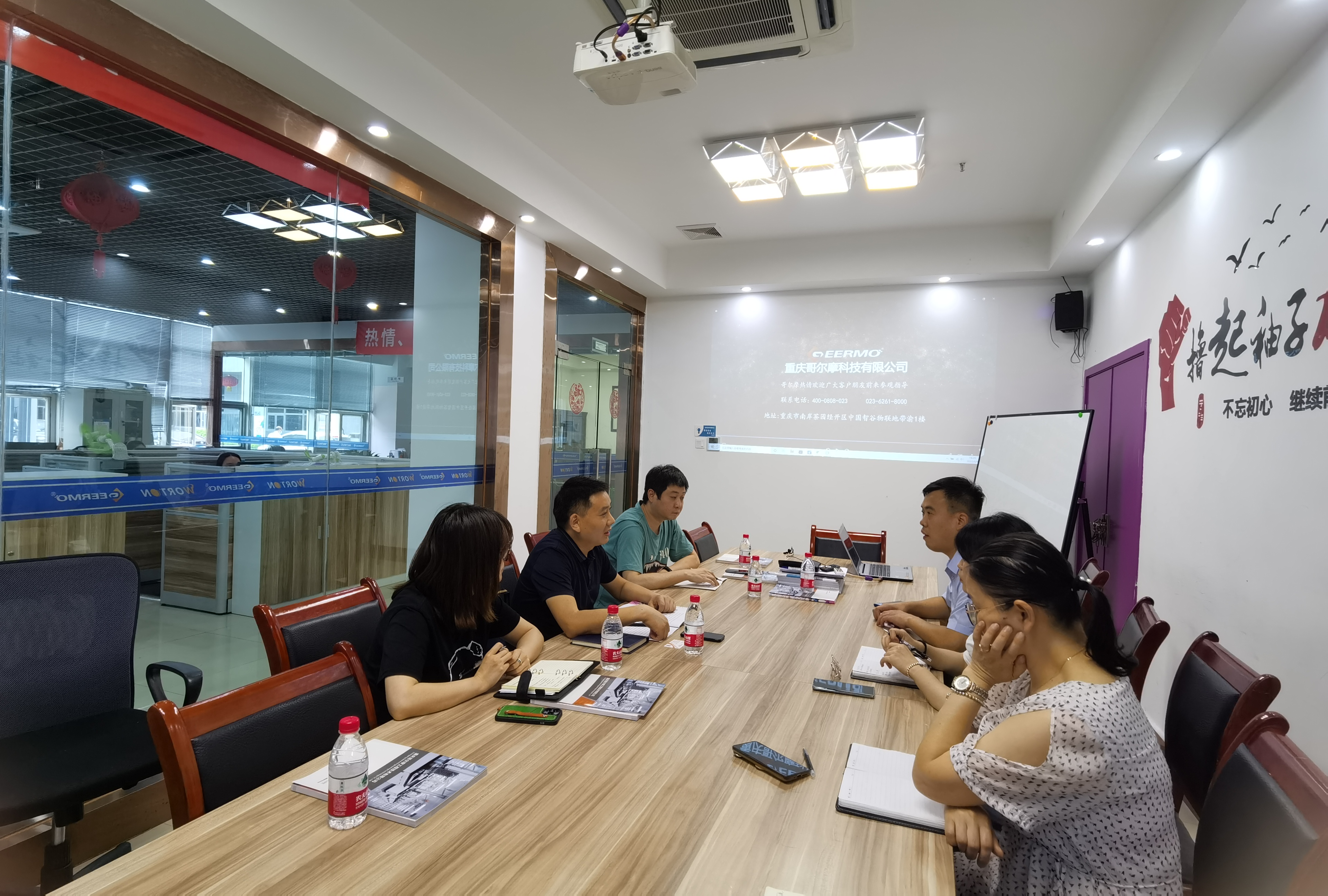 重慶市經(jīng)開區(qū)改革發(fā)展科技局劉副局長一行蒞臨我司參觀考察